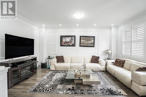 28 Clockwork Drive, Brampton (Northwest Brampton), ON - Indoor Photo Showing Living Room