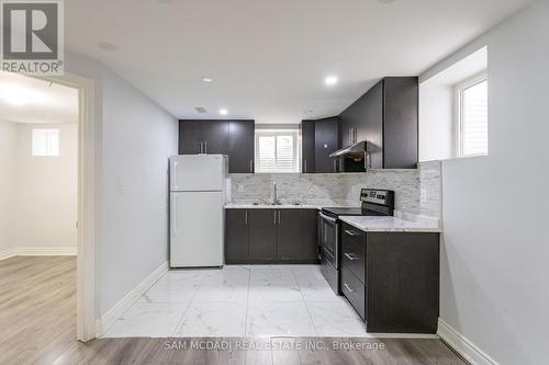 28 Clockwork Drive, Brampton (Northwest Brampton), ON - Indoor Photo Showing Kitchen