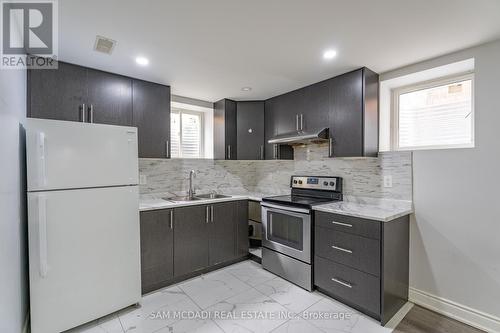 28 Clockwork Drive, Brampton (Northwest Brampton), ON - Indoor Photo Showing Kitchen With Double Sink