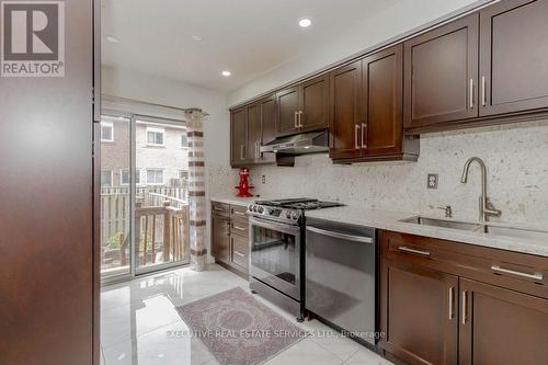 108 - 108 Spadina Road, Brampton, ON - Indoor Photo Showing Kitchen With Upgraded Kitchen