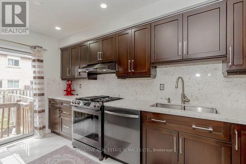 108 - 108 Spadina Road, Brampton, ON - Indoor Photo Showing Kitchen With Upgraded Kitchen