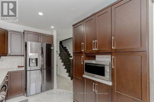 108 - 108 Spadina Road, Brampton, ON - Indoor Photo Showing Kitchen