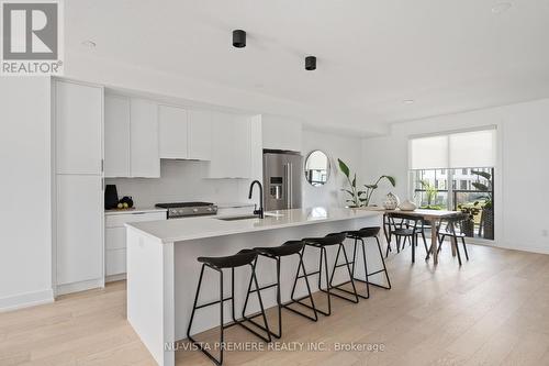 1953 Upperpoint Gate, London, ON - Indoor Photo Showing Kitchen With Upgraded Kitchen