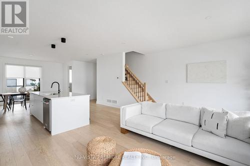 1953 Upperpoint Gate, London, ON - Indoor Photo Showing Living Room