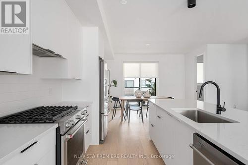 1953 Upperpoint Gate, London, ON - Indoor Photo Showing Kitchen With Upgraded Kitchen