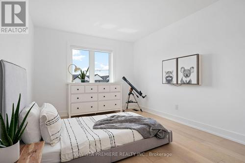 1953 Upperpoint Gate, London, ON - Indoor Photo Showing Bedroom