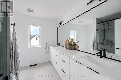 1953 Upperpoint Gate, London, ON - Indoor Photo Showing Bathroom