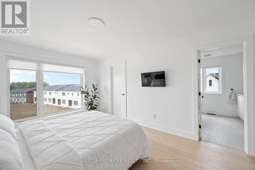 1953 Upperpoint Gate, London, ON - Indoor Photo Showing Bedroom