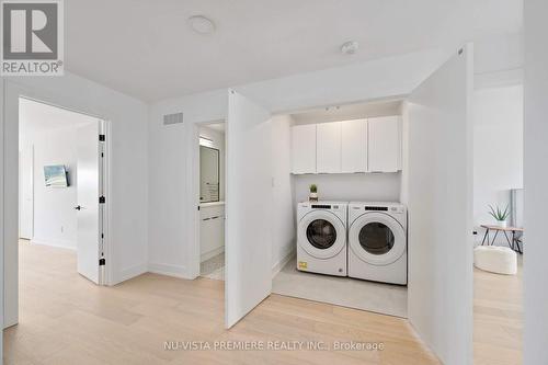 1953 Upperpoint Gate, London, ON - Indoor Photo Showing Laundry Room