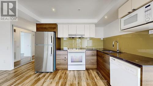 309 - 121 Mcmahon Drive, Toronto (Bayview Village), ON - Indoor Photo Showing Kitchen