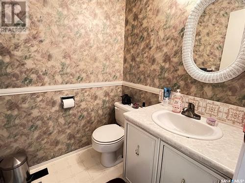 202 Hood Street, Maple Creek, SK - Indoor Photo Showing Bathroom