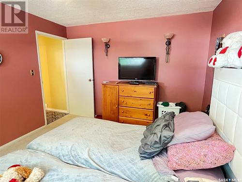 202 Hood Street, Maple Creek, SK - Indoor Photo Showing Bedroom