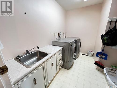 202 Hood Street, Maple Creek, SK - Indoor Photo Showing Laundry Room