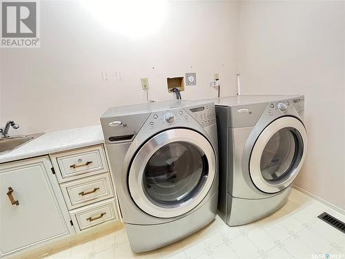 202 Hood Street, Maple Creek, SK - Indoor Photo Showing Laundry Room