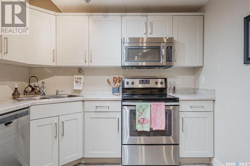 267 Baltzan Boulevard, Saskatoon, SK - Indoor Photo Showing Kitchen With Double Sink