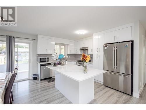 245 Adventure Road, Kelowna, BC - Indoor Photo Showing Kitchen With Stainless Steel Kitchen With Double Sink With Upgraded Kitchen