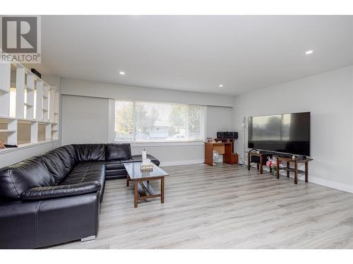 245 Adventure Road, Kelowna, BC - Indoor Photo Showing Living Room