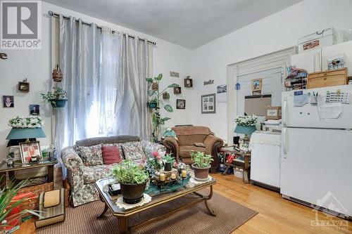 389 Edward Street S, Prescott, ON - Indoor Photo Showing Living Room