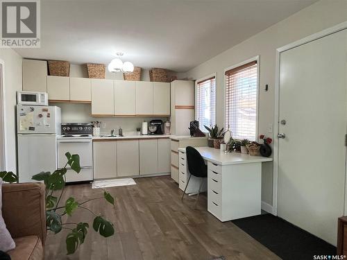 1320 6Th Avenue N, Saskatoon, SK - Indoor Photo Showing Kitchen