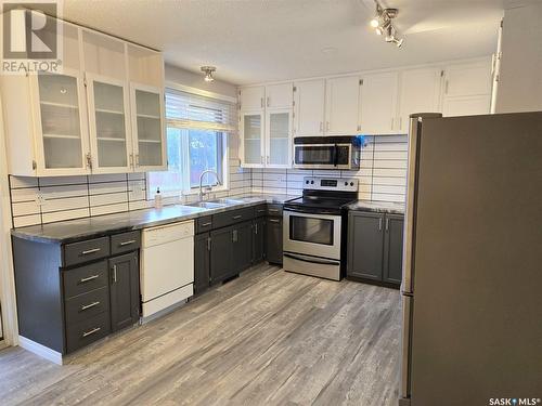 230 Ash Street, Outlook, SK - Indoor Photo Showing Kitchen