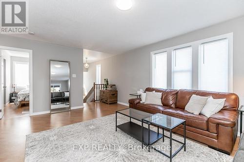 3152 Mosley Street, Wasaga Beach, ON - Indoor Photo Showing Living Room