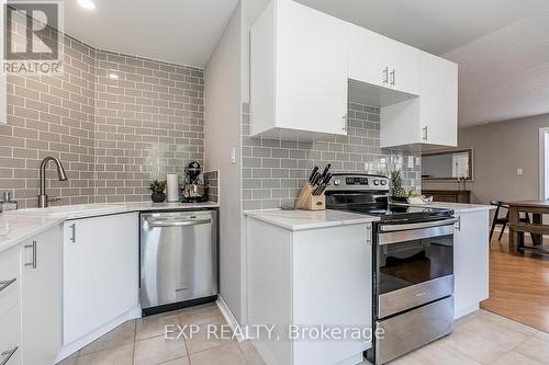 3152 Mosley Street, Wasaga Beach, ON - Indoor Photo Showing Kitchen With Upgraded Kitchen