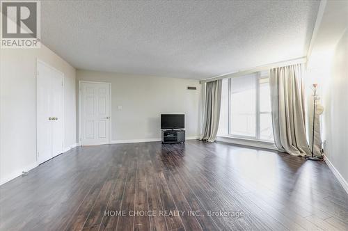 #217 - 610 Bullock Drive, Markham (Markville), ON - Indoor Photo Showing Living Room