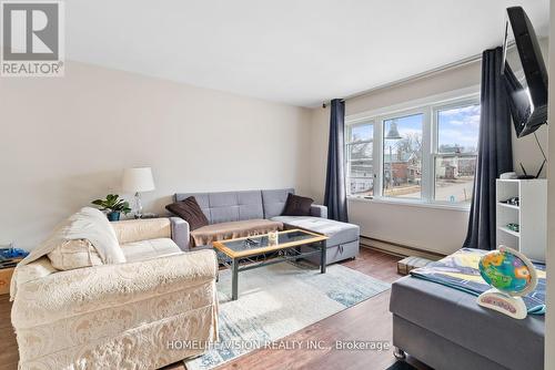 78 Front Street S, Orillia, ON - Indoor Photo Showing Living Room