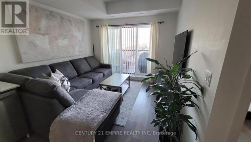 411 - 120 Canon Jackson Drive, Toronto (Brookhaven-Amesbury), ON - Indoor Photo Showing Living Room