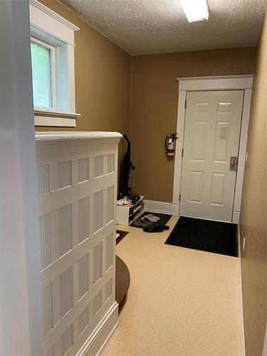 1528 Lorne Avenue, Brandon, MB - Indoor Photo Showing Other Room