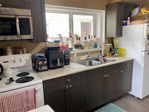 1528 Lorne Avenue, Brandon, MB - Indoor Photo Showing Kitchen With Double Sink