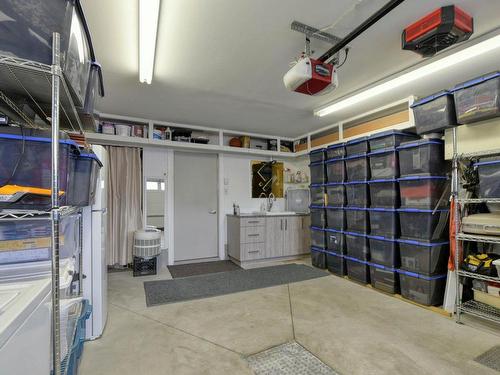 Garage - 175  - 181 Boul. Dagenais E., Laval (Vimont), QC - Indoor