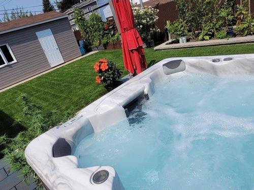 Hot tub - 175  - 181 Boul. Dagenais E., Laval (Vimont), QC - Outdoor