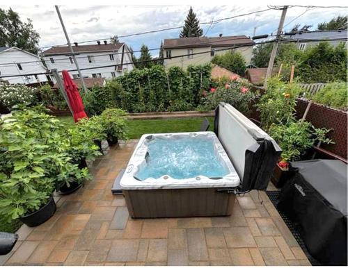 Hot tub - 175  - 181 Boul. Dagenais E., Laval (Vimont), QC - Outdoor