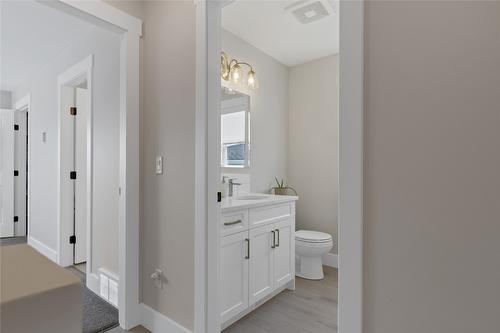 36-1999 15 Avenue, Vernon, BC - Indoor Photo Showing Bathroom