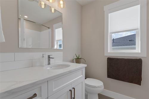 36-1999 15 Avenue, Vernon, BC - Indoor Photo Showing Bathroom