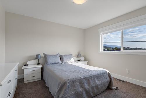 36-1999 15 Avenue, Vernon, BC - Indoor Photo Showing Bedroom