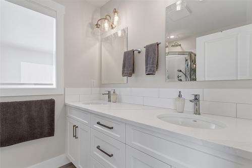 36-1999 15 Avenue, Vernon, BC - Indoor Photo Showing Bathroom