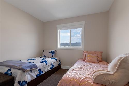 36-1999 15 Avenue, Vernon, BC - Indoor Photo Showing Bedroom