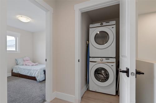 36-1999 15 Avenue, Vernon, BC - Indoor Photo Showing Laundry Room