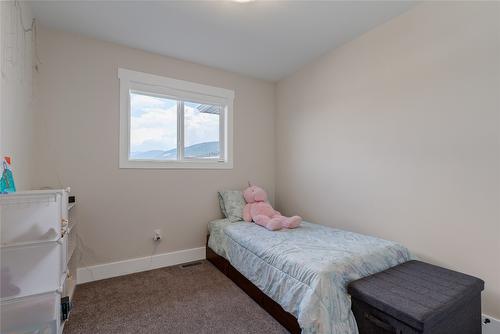 36-1999 15 Avenue, Vernon, BC - Indoor Photo Showing Bedroom