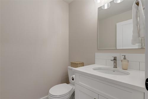 36-1999 15 Avenue, Vernon, BC - Indoor Photo Showing Bathroom