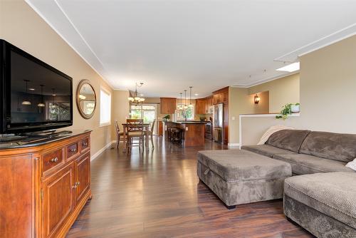 245 Moubray Road, Kelowna, BC - Indoor Photo Showing Living Room