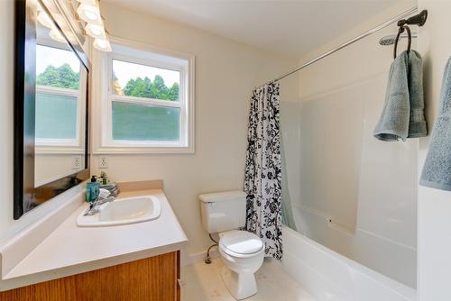 245 Moubray Road, Kelowna, BC - Indoor Photo Showing Bathroom