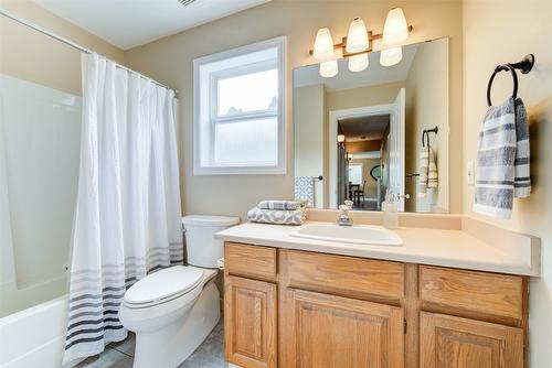 245 Moubray Road, Kelowna, BC - Indoor Photo Showing Bathroom