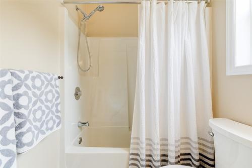 245 Moubray Road, Kelowna, BC - Indoor Photo Showing Bathroom