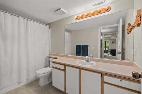 204-265 Snowsell Street, Kelowna, BC - Indoor Photo Showing Bathroom