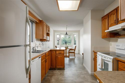 27-2200 Gordon Drive, Kelowna, BC - Indoor Photo Showing Kitchen With Double Sink