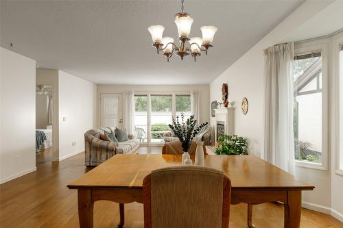 27-2200 Gordon Drive, Kelowna, BC - Indoor Photo Showing Dining Room