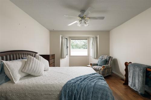 27-2200 Gordon Drive, Kelowna, BC - Indoor Photo Showing Bedroom